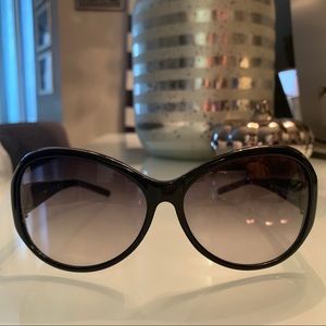 GUESS Black Sunglasses 🕶
